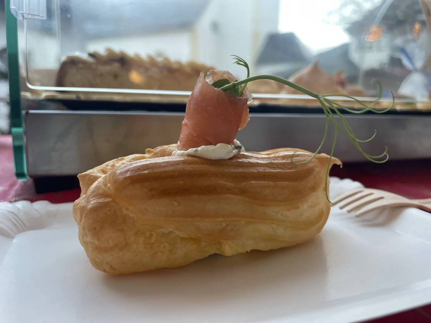 Pikantes Éclair mit Lachs und Frischkäse